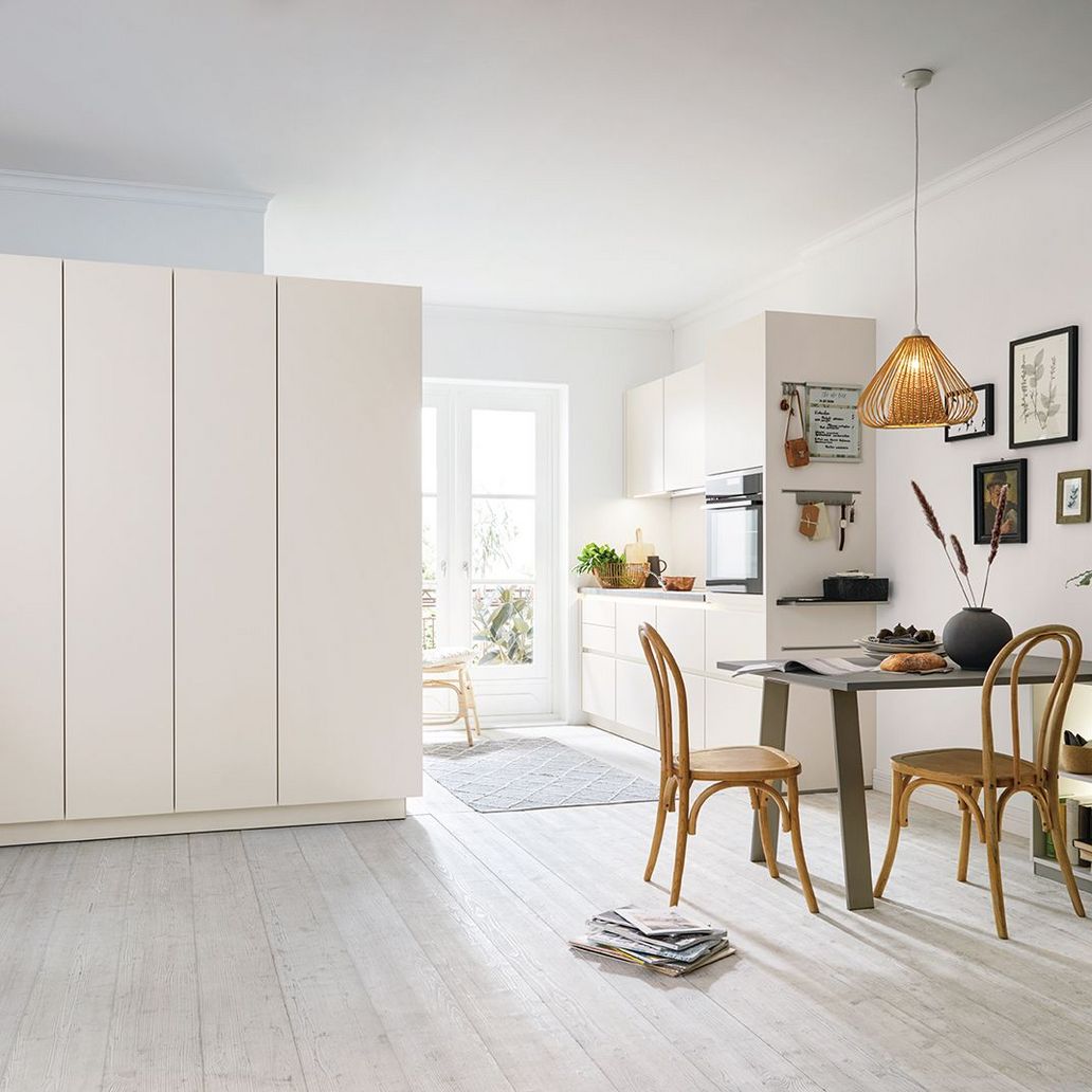 seashell white modern kitchen