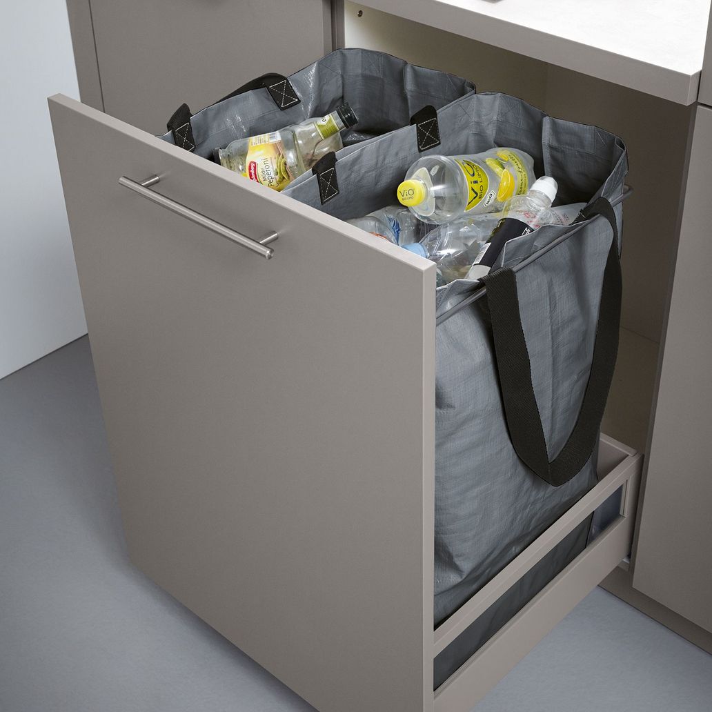 pull-out drawers with recycling bags