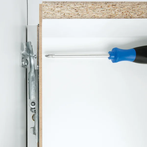 Qualität – Verdeckte Oberschrank-Aufhängungen