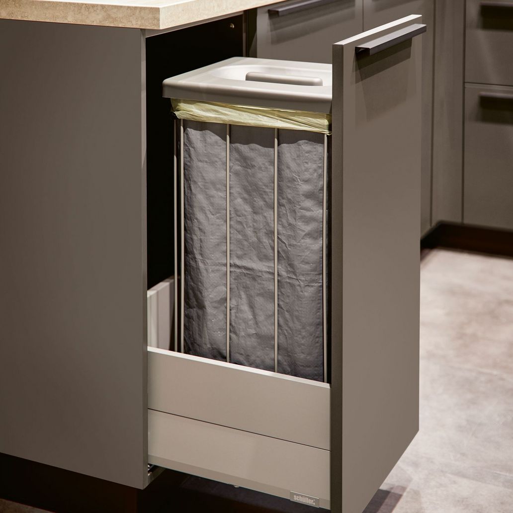 pull-out drawers with recycling bags