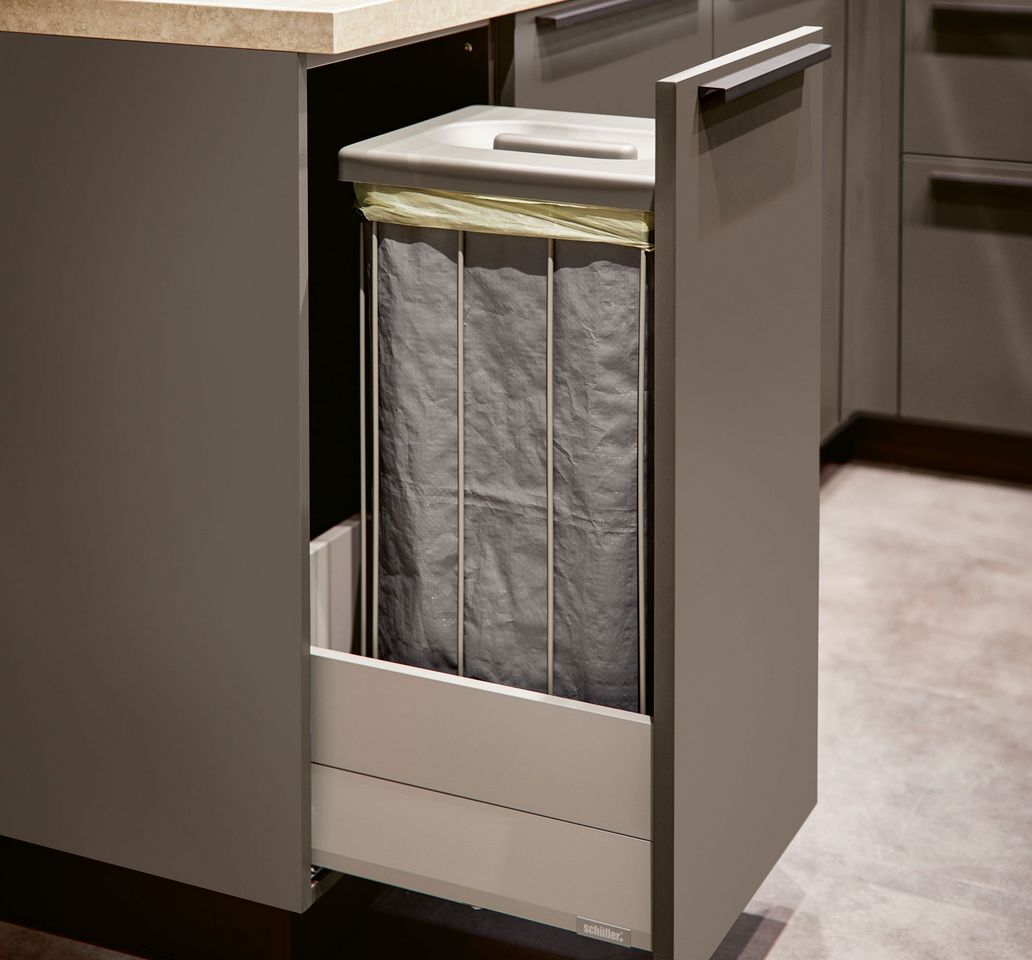 pull-out drawers with recycling bags