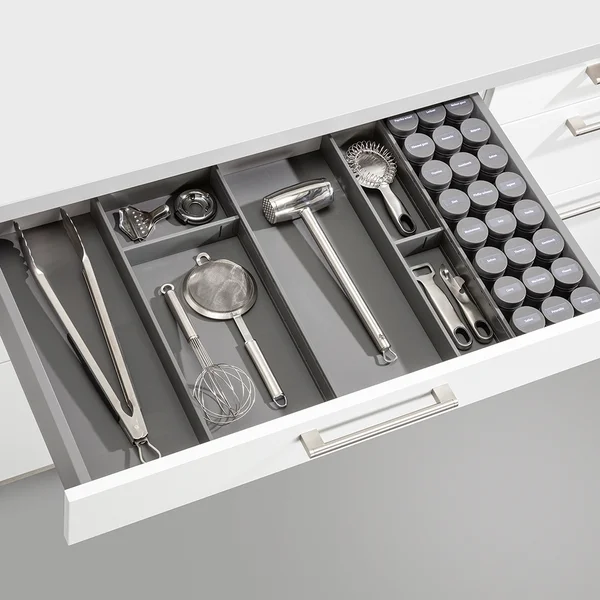 Schubkasten – Besteckeinsatz mit Gewürzdosen